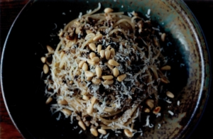 フードスタイリスト上樂由美子の作品 -　『椎茸ペーストと松の実とパルミジャーノチーズのスパゲッティー』