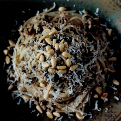 フードスタイリスト上樂由美子の作品 -　『椎茸ペーストと松の実とパルミジャーノチーズのスパゲッティー』