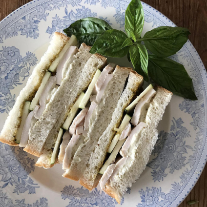 フードスタイリスト上樂由美子 のGallery － 『ローストチキンとズッキーニのピスタチオクリームサンド』