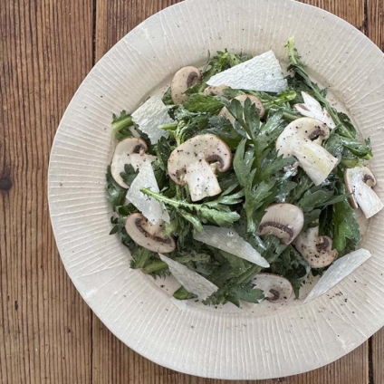 フードスタイリスト上樂由美子 のGallery － 『春菊とマッシュルームとパルミジャーノチーズのサラダ』